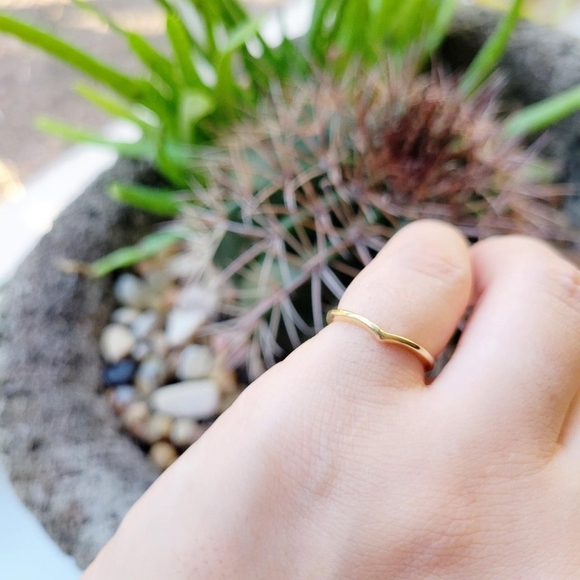 Classic Dainty Gold Arrow Wishbone Ring Band - Picture 7 of 8